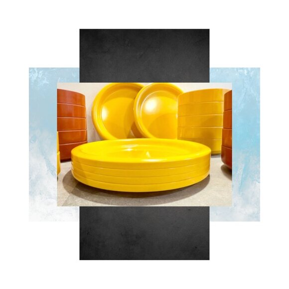 Vintage Ingrid Ltd Chicago Melamine Dinnerware Set - Picture 2 of 9